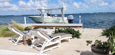 Open Water Modern Home 2/2