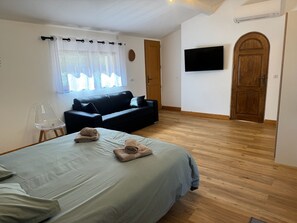 4 bedrooms, desk, iron/ironing board, WiFi - "Villa Mammona 500m from Bonifacio harbour (Bonifacio)