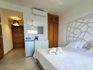 2 bedrooms, bed sheets