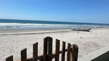 På stranden