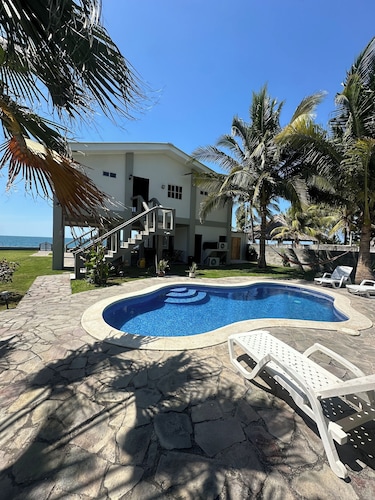 breath taken ocean views,  just 25 minutes away  from the airport. 