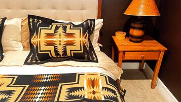 1 bedroom, desk, iron/ironing board, WiFi (free)