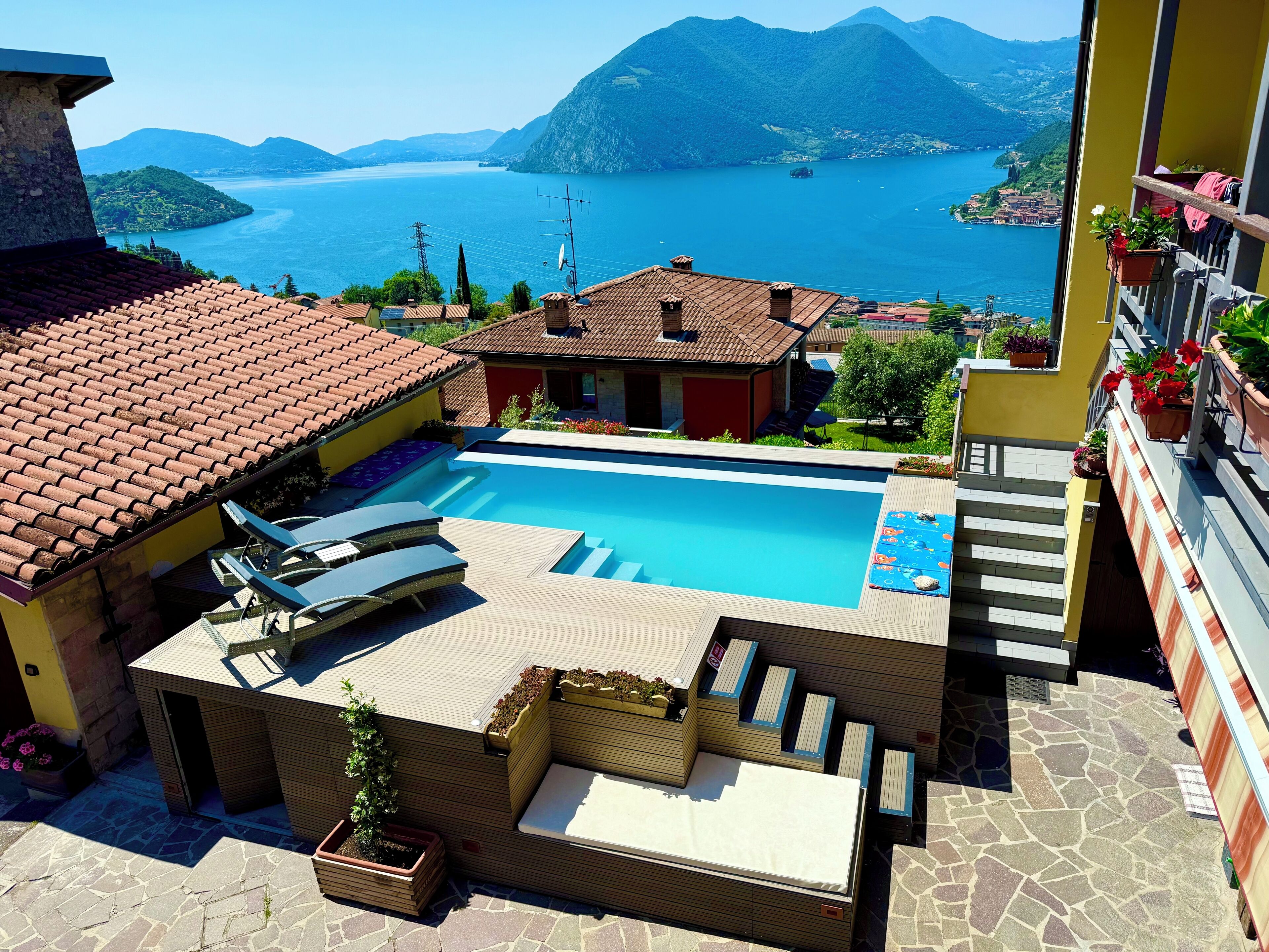 Utomhuspool och uppvärmd pool