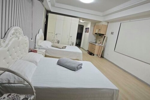 Shenyang Beiyi Road Night Rose Wanda Apartment