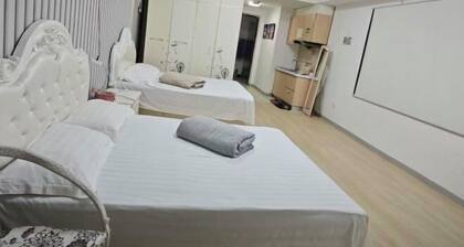 Shenyang Beiyi Road Night Rose Wanda Apartment