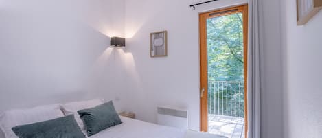 1 chambre, fer et planche à repasser, Wi-Fi gratuit, draps fournis