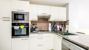 Réfrigérateur, micro-ondes, four, lave-vaisselle