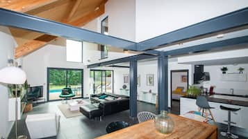 Télévision, cheminée