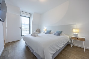 3 bedrooms, iron/ironing board, free WiFi, bed sheets