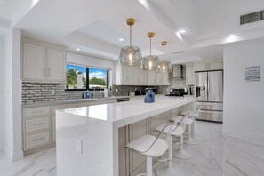 Fridge, microwave, oven, stovetop - Waterfront Home with Pool, and Hot Tub (Pompano Beach)