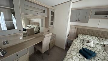 Cabin | 2 bedrooms, iron/ironing board, free WiFi, bed sheets