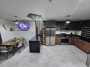 Fridge, microwave, oven, stovetop - Casa Angulo. 8 Guest Gated Home in Viñedos Del Mar (El Sauzal)