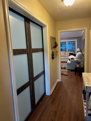 Interior - 4-bedroom vacation home just 4 minutes from Texas A&M University (College Station)