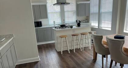 Rejuvenate Unit B
Large 4 bd/2 ba near LA TECH, GSU, & ULM lots of natural light