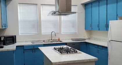 Spacious unit near LA TECH & GSU Lots of natural light LARGE yard
3 bed- 2 bath