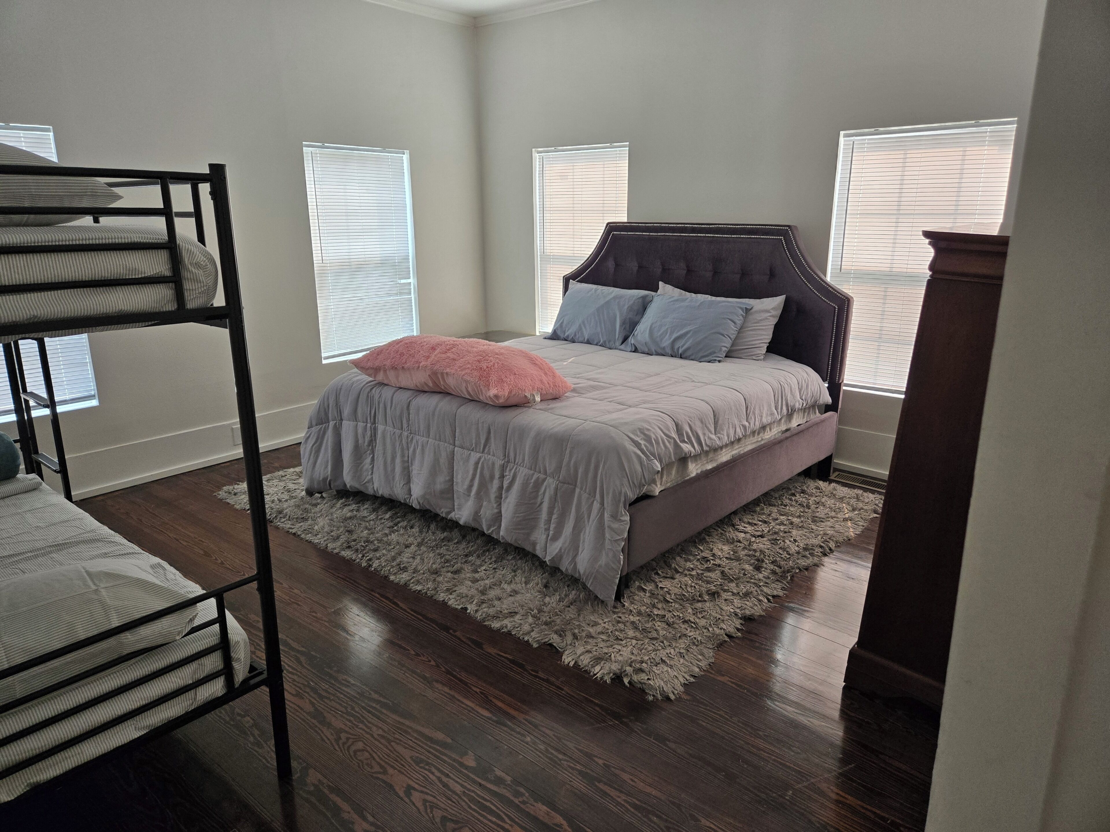 4 Schlafzimmer, Zimmersafe, Bügeleisen/Bügelbrett, Reisekinderbett