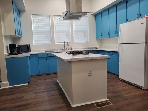 Near LA TECH, GSU, and ULM universities - natural light LARGE yard
3 bed- 2 bath