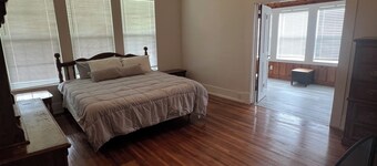 Near LA TECH, GSU, ULM universities, and sport complex
3 bed- 2 bath.