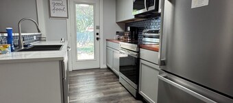 Relax & soak up the lake life!