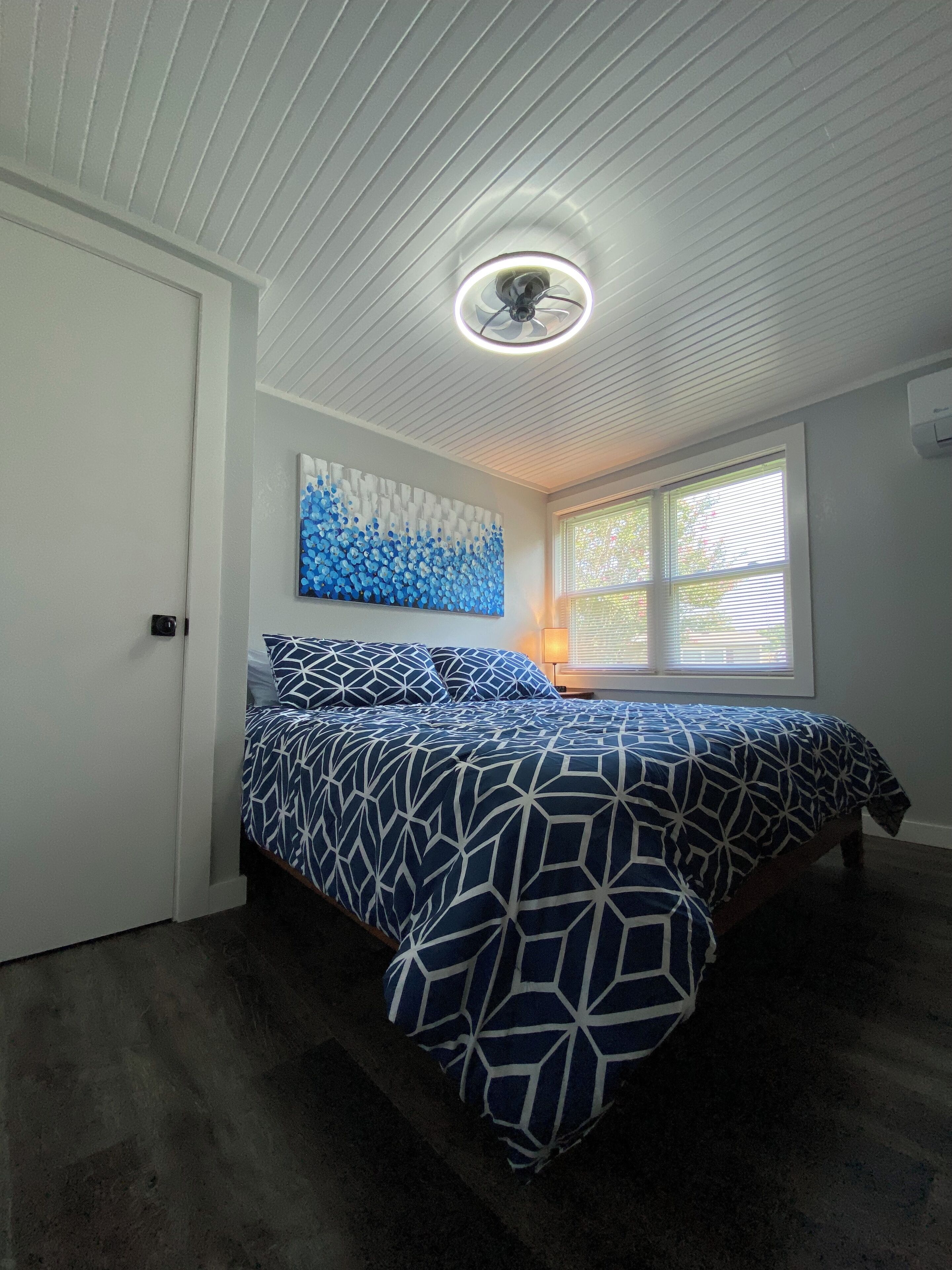 2 室のベッドルーム、アイロン / アイロン台、WiFi (無料)、ベッドシーツ