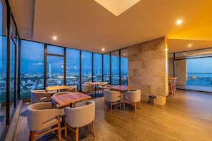 Dining - Oceanview 20th Fl/Rooftop Pool/Gym/Historic Center (Cartagena de Indias)