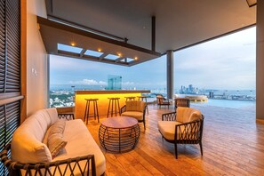 Terrace/patio - Oceanview 20th Fl/Rooftop Pool/Gym/Historic Center (Cartagena de Indias)