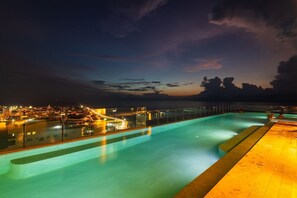 A nighttime view of a swimming pool with a cityscape in the background. - Spectacular Ocean View and Historic Center 2BR (Cartagena de Indias)