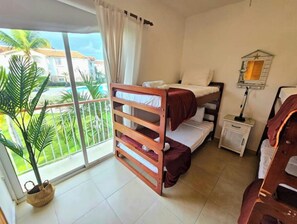 2 bedrooms, iron/ironing board, WiFi, bed sheets - New and elegant FISH just steps from the sea.

 (Bayahibe)