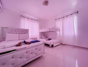 3 Schlafzimmer, Bügeleisen/Bügelbrett, WLAN, Bettwäsche