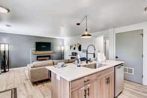 Apartment | 3 bedrooms - Comfortable 2BR Apt Near Capitol Hill SLC (Salt Lake City)