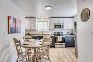 Apartment | 3 bedrooms - Comfortable 2BR Apt - Heart of Sugarhouse (Salt Lake City)