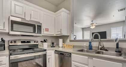 Luxury King Beds Pool Gym - Near Hill AFB