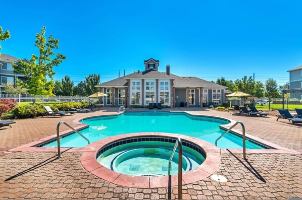 Pool - Ground Floor King Beds Pool Gym - Near Hill AFB (Clearfield)