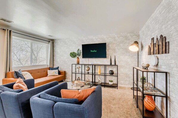 3 bedrooms - Convenient 2BR Apt w Parking Near Downtown SLC (Salt Lake City)