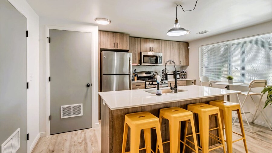 Convenient 2BR Apt w Parking Near Downtown SLC