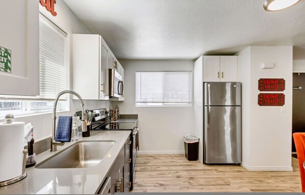 Apartment - Convenient 2BR Apt w Covered Parking SLC (Salt Lake City)