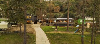 2 Homes Sleeps 26 Sauna Hottub EV Pet Pool Arcade