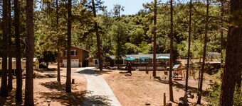 Yosemite Hillview - Large home with Pool and Hot Tub, Pet friendly!