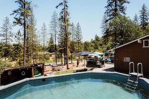 Outdoor pool - Yosemite Resort - Sleeps 24, Sauna, Pool, Spa, Game, Pet Friendly (Oakhurst)