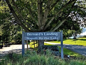 Property grounds - Live, Love, Lake- Condo at Bernard`s Landing with community pool, beach and tennis courts. (Moneta)