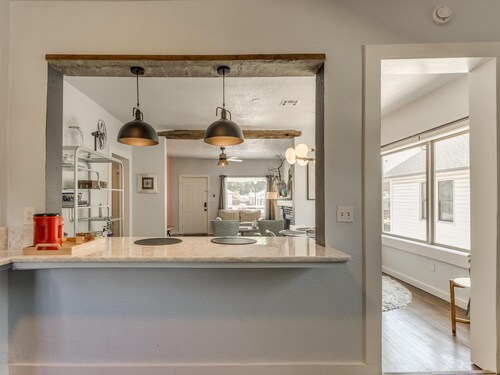 2BR Stylish Retreat in Midtown