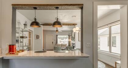 2BR Stylish Retreat in Midtown
