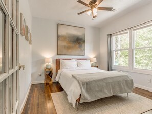 House | 1 bedroom - 2BR Stylish Retreat in Midtown (Oklahoma City)