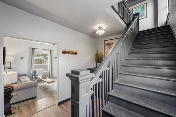 House | 6 bedrooms - 3-story 6-bedroom 4 Bathrooms 3min-asian Dist (Oklahoma City)