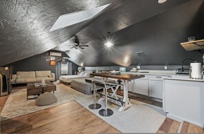 บ้านพัก | 6 ห้องนอน