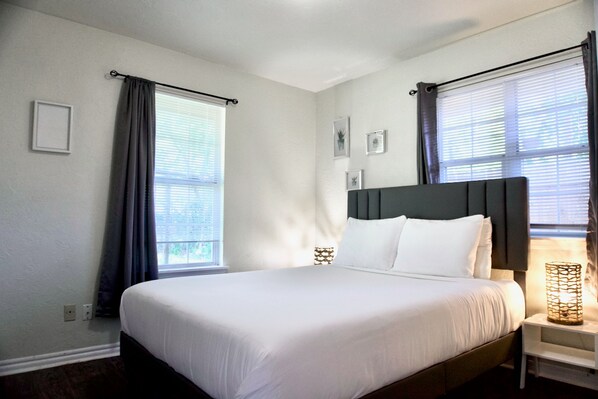 Apartment | 1 bedroom - Cozy Home- Zoos Museums Fun Step From Your Door (Oklahoma City)