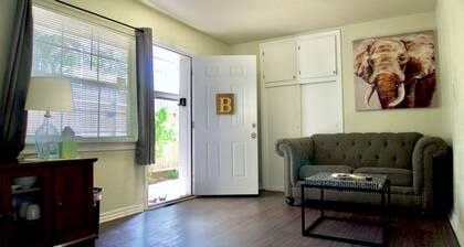 Cozy Home- Zoos Museums Fun Step From Your Door