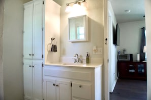 Apartment | 1 bedroom - Cozy Home- Zoos Museums Fun Step From Your Door (Oklahoma City)