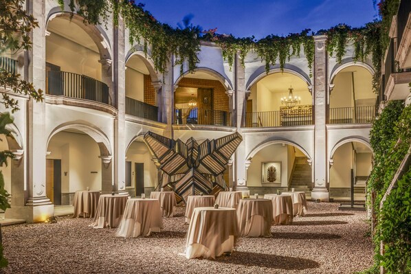 Internet - Live Aqua Urban Resort Deluxe King (San Miguel de Allende)