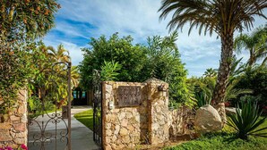 Unclassified image, 5 of 30, button - Casa de las Risas in Palmilla (San José del Cabo)